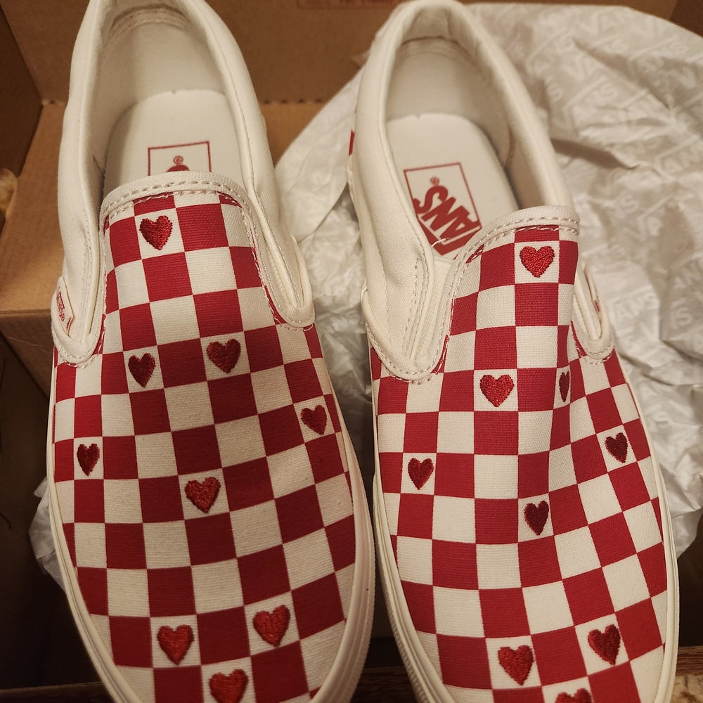 Vans Womens Size 7 Red and White Heart Checkered Sneakers